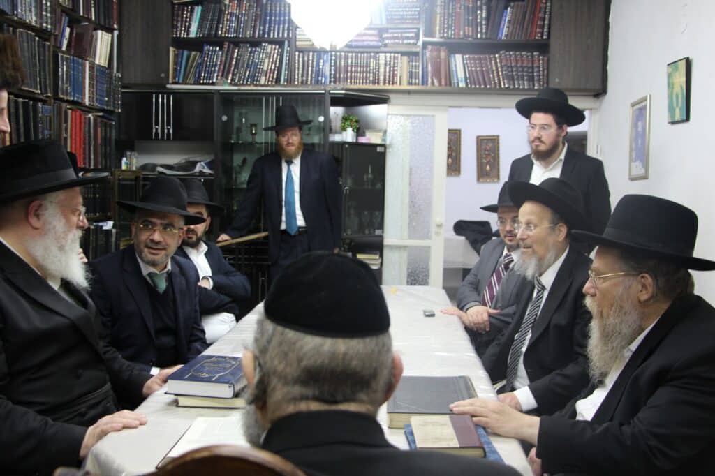 רבני בני ברק בכינוס בביתו של הרב הספרדי