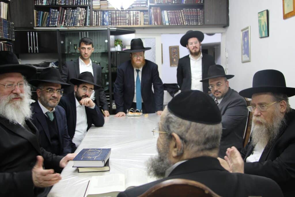 רבני בני ברק בכינוס בביתו של הרב הספרדי