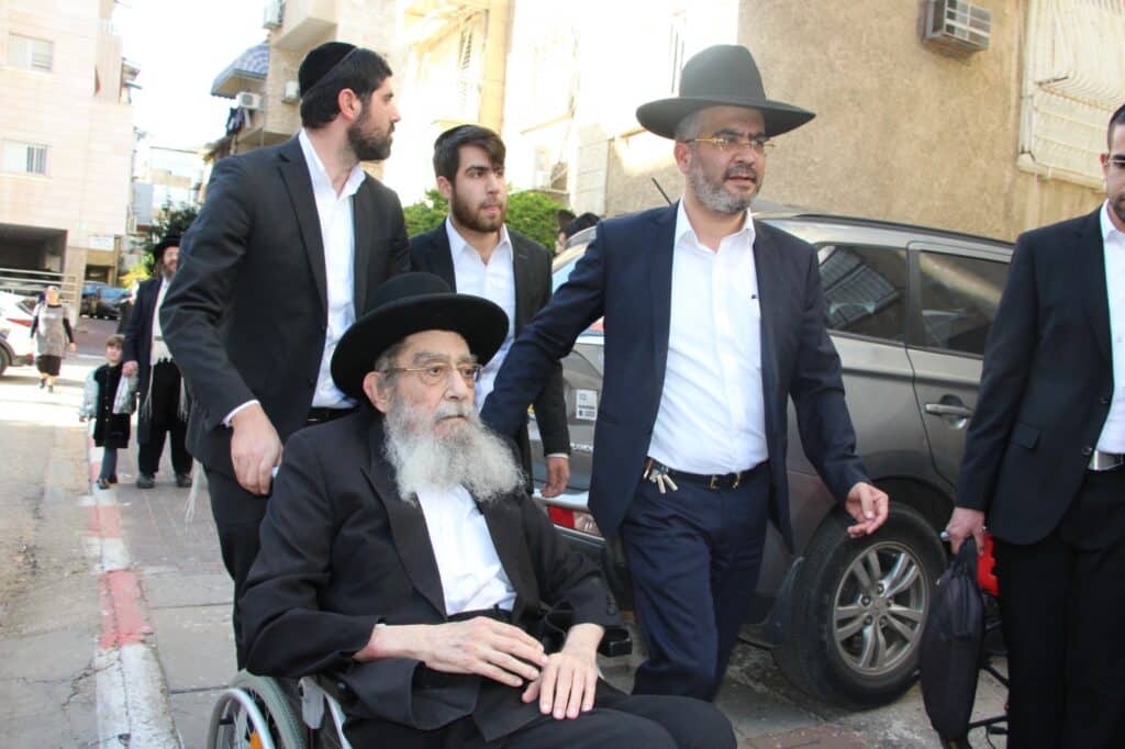 תיעוד: רבני ובכירי ש"ס בהלווית זקן המועצת