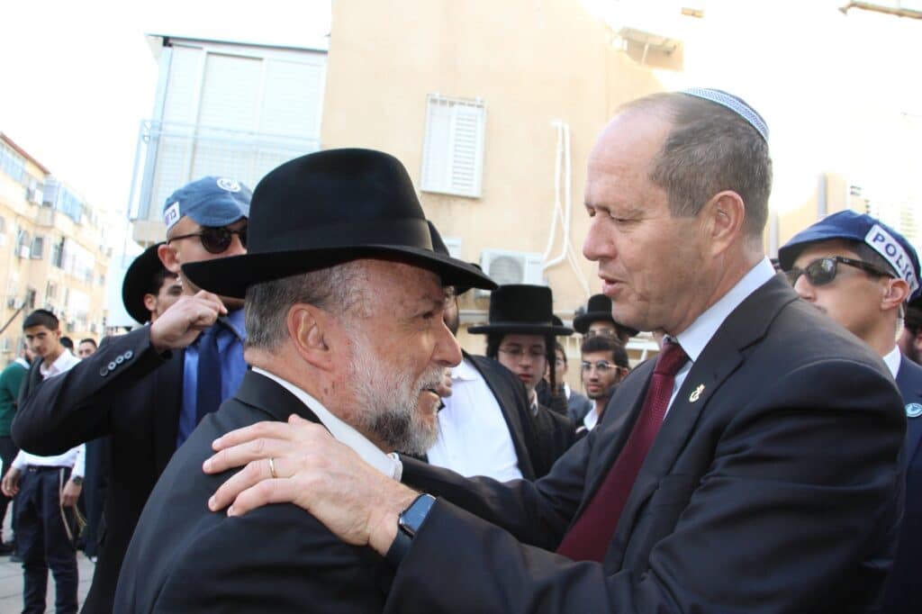 תיעוד: רבני ובכירי ש"ס בהלווית זקן המועצת