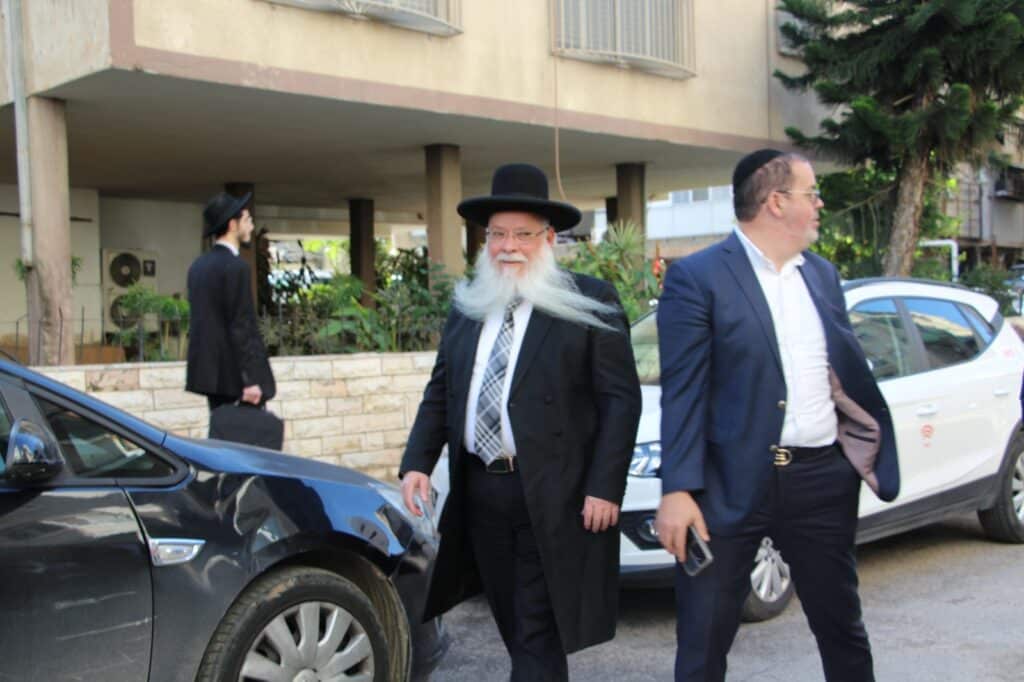 תיעוד: רבני ובכירי ש"ס בהלווית זקן המועצת