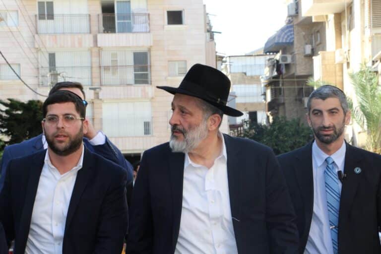 תיעוד: רבני ובכירי ש"ס בהלווית זקן המועצת