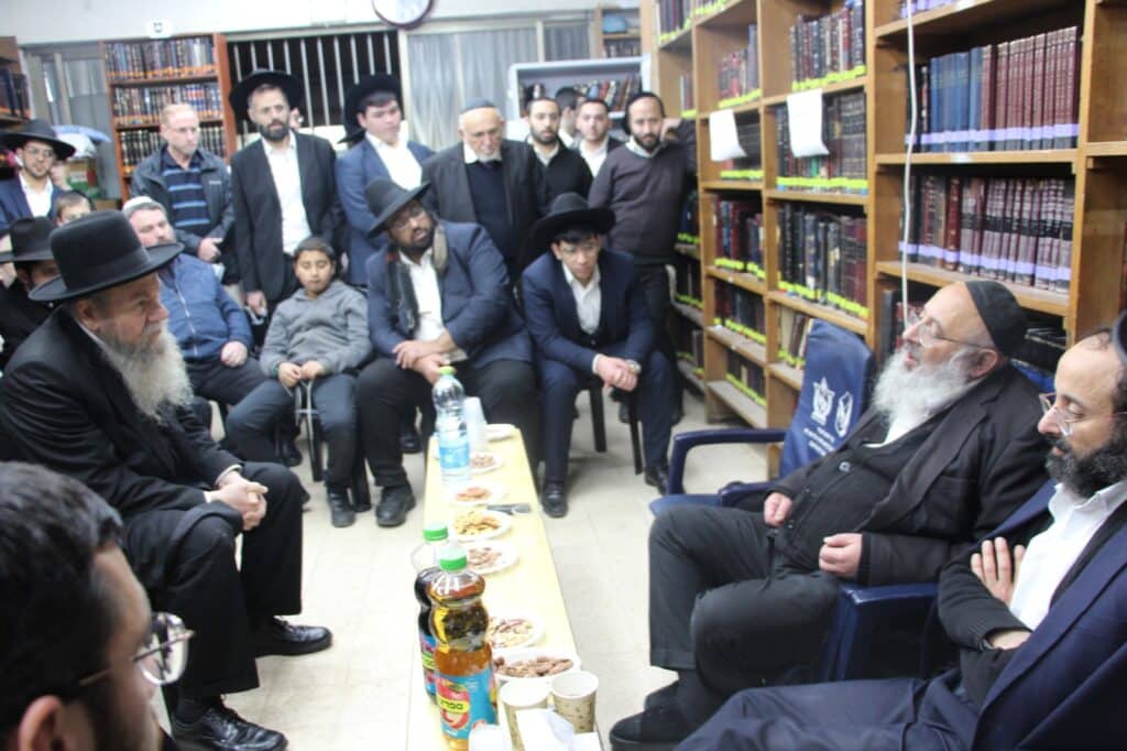 גלריה: ניחום האבלים בבית מרן הרב בעדני זצ"ל