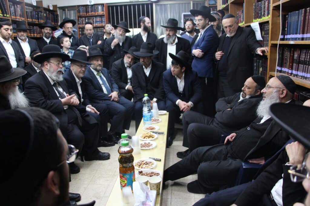 גלריה: ניחום האבלים בבית מרן הרב בעדני זצ"ל