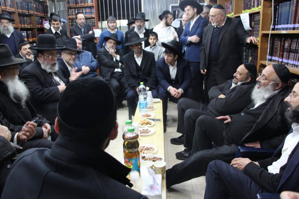 גלריה: ניחום האבלים בבית מרן הרב בעדני זצ"ל