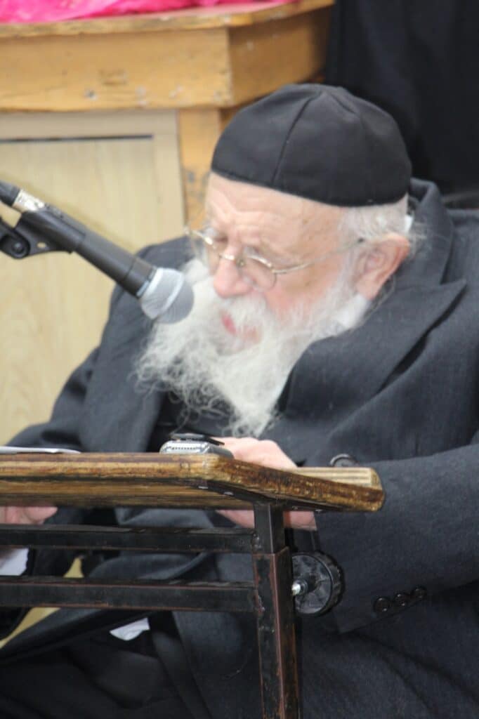 גלריה: ניחום האבלים בבית מרן הרב בעדני זצ"ל