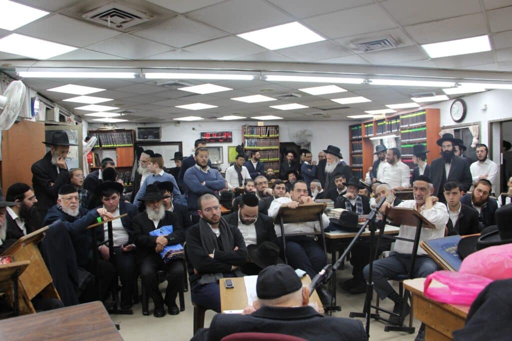 גלריה: ניחום האבלים בבית מרן הרב בעדני זצ"ל