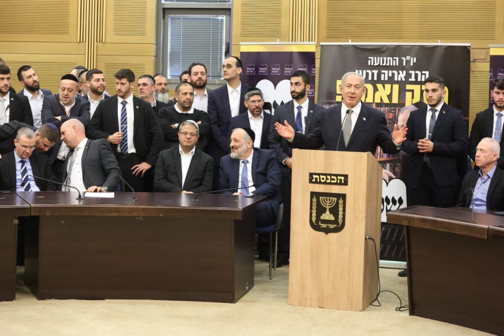 ראשי הקואליציה במכתב חריף ליועמ"שית: "נבצרות - ניסיון הפיכה"