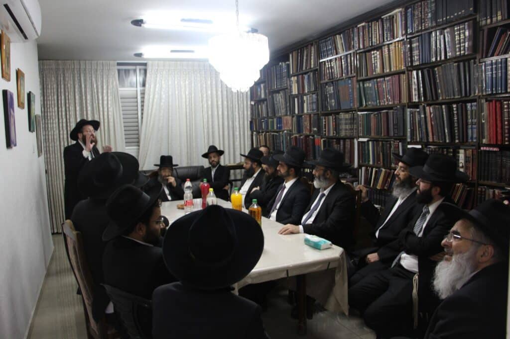 כינוס חירום בביתו של הגר"מ בן שמעון