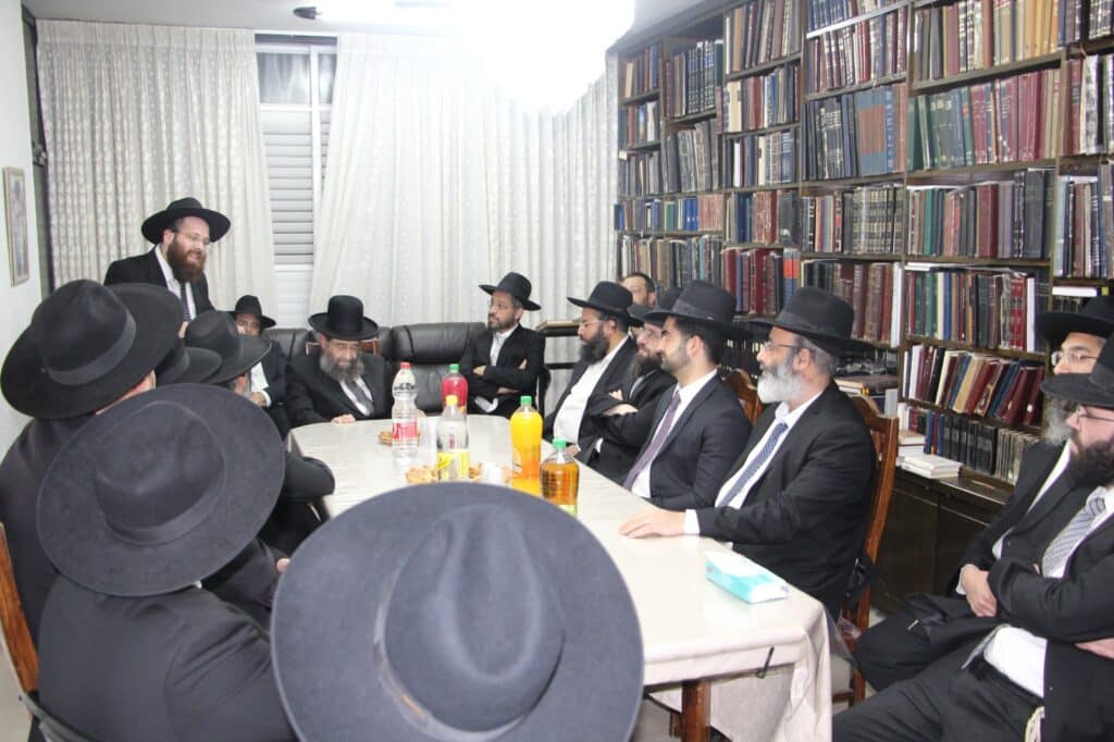 כינוס חירום בביתו של הגר"מ בן שמעון