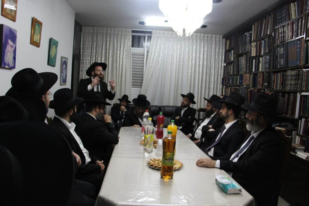 כינוס חירום בביתו של הגר"מ בן שמעון