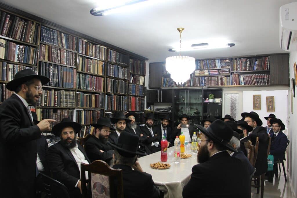 כינוס חירום בביתו של הגר"מ בן שמעון