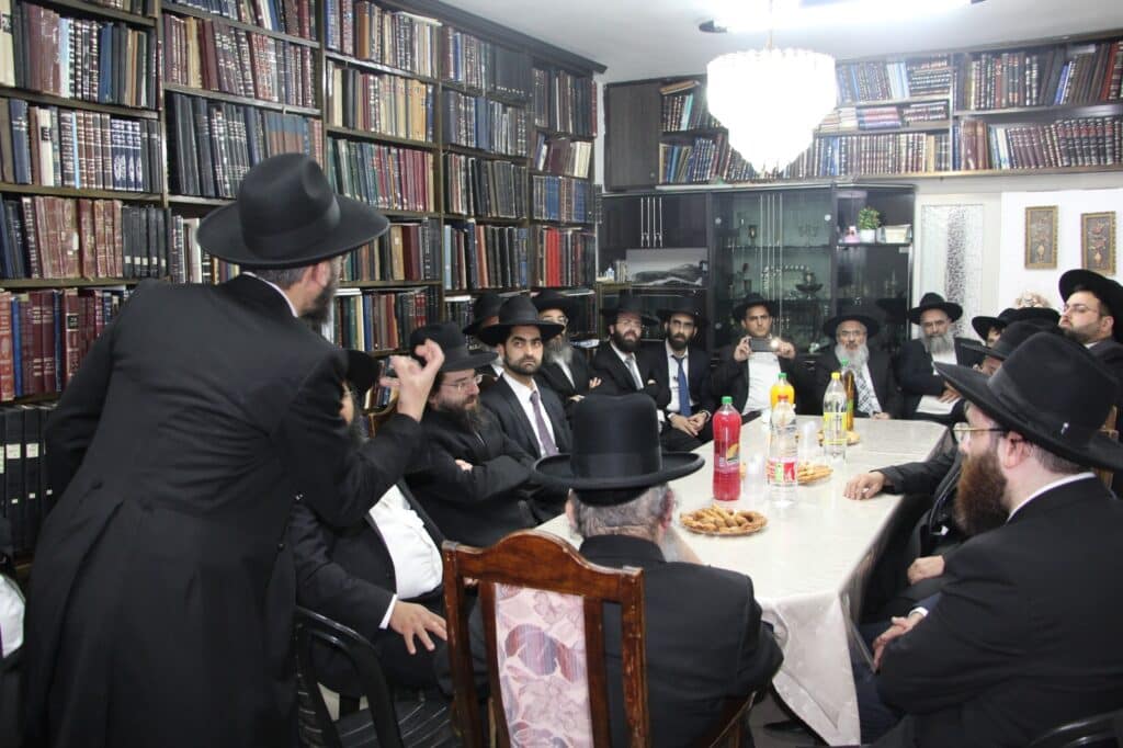 כינוס חירום בביתו של הגר"מ בן שמעון