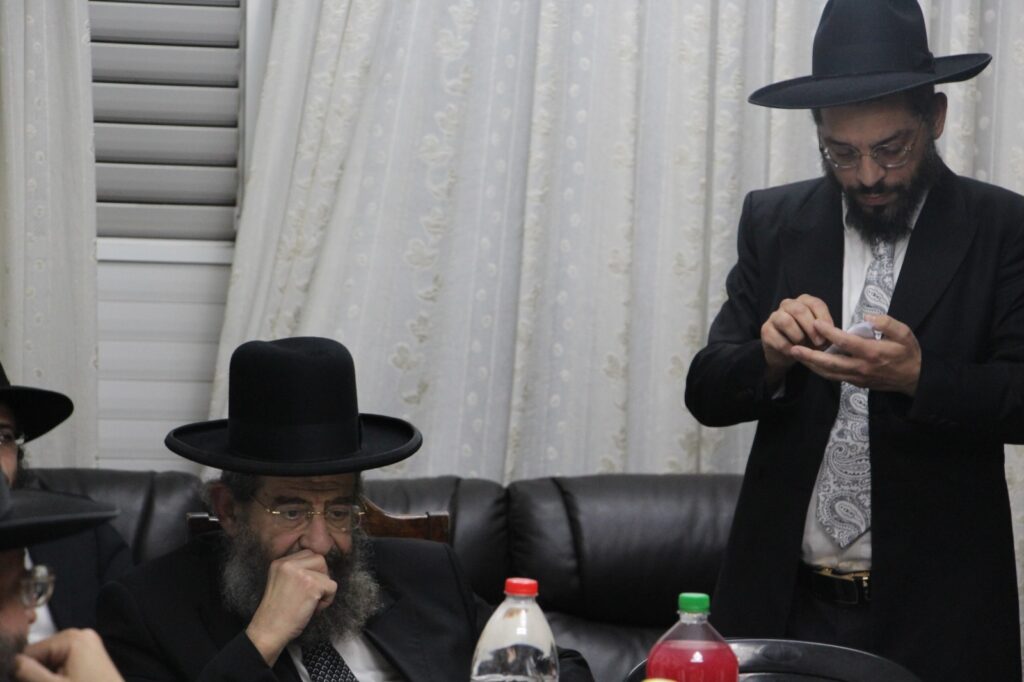 כינוס חירום בביתו של הגר"מ בן שמעון