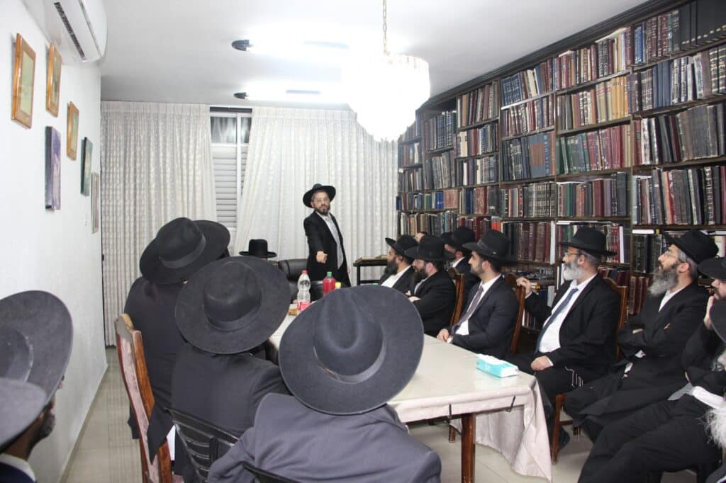 כינוס חירום בביתו של הגר"מ בן שמעון