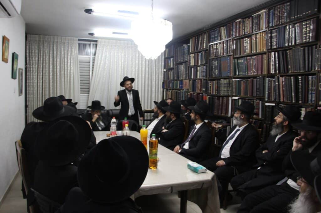 כינוס חירום בביתו של הגר"מ בן שמעון