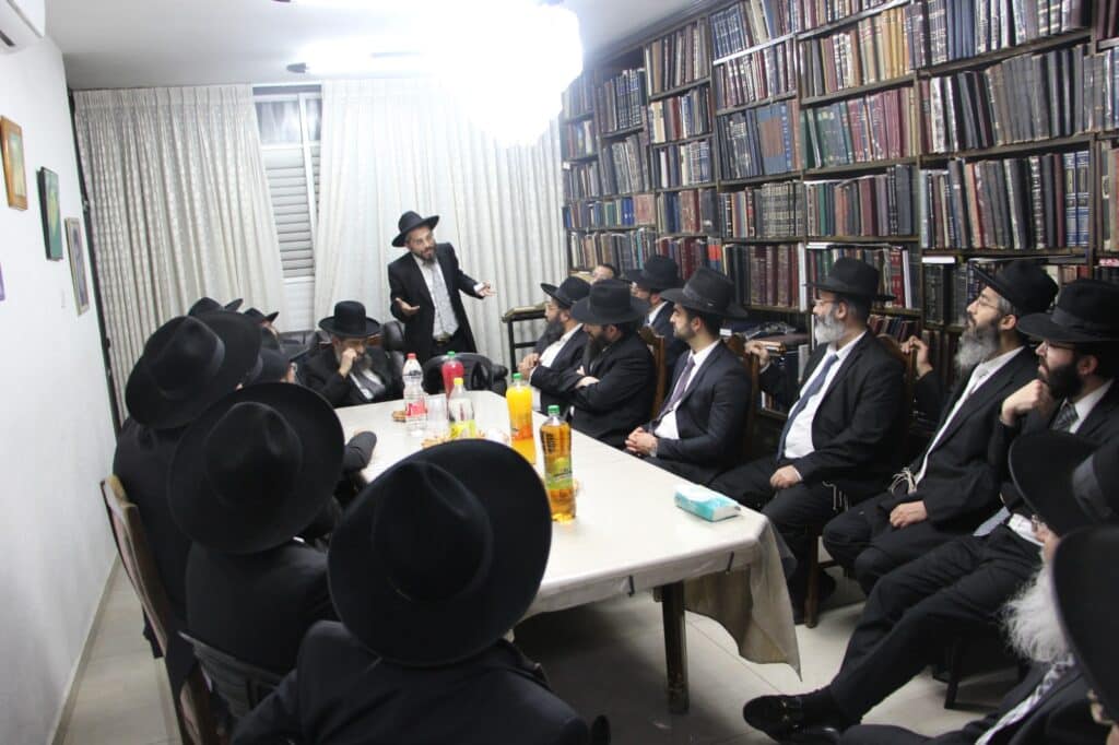 כינוס חירום בביתו של הגר"מ בן שמעון