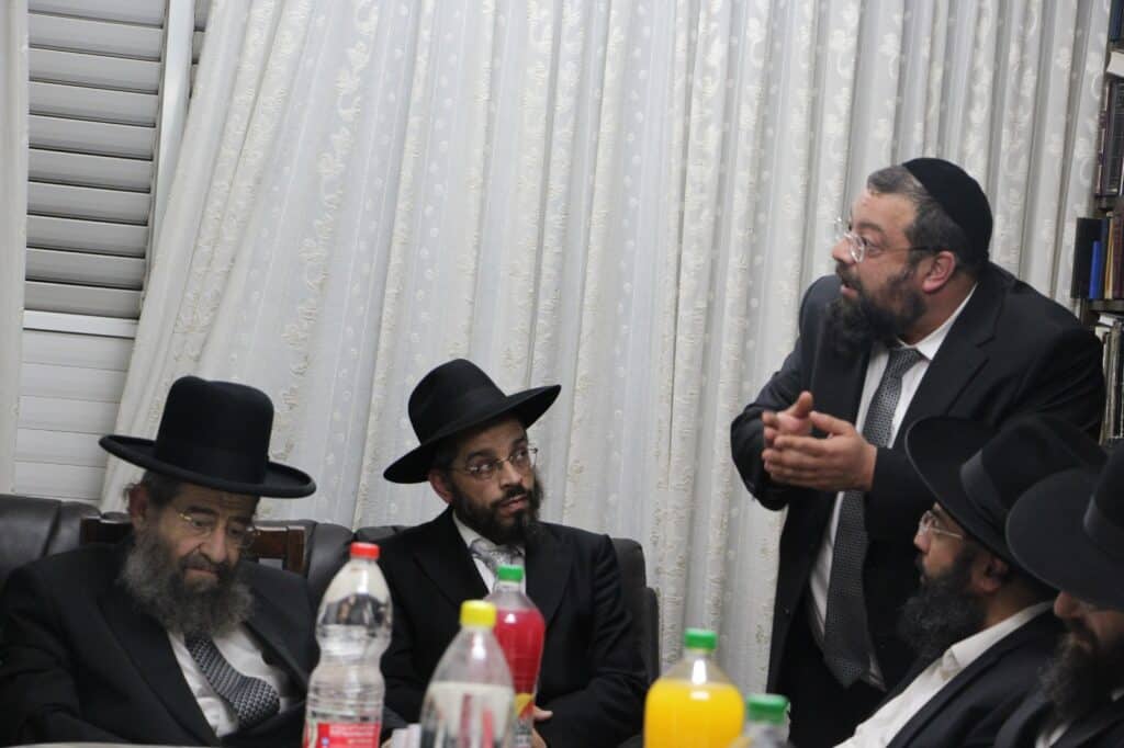כינוס חירום בביתו של הגר"מ בן שמעון