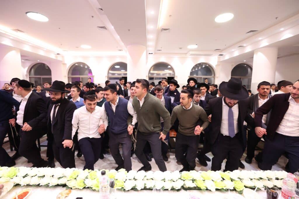  ראש הישיבה כתב הקדשות אישיות לכותבי החבורות