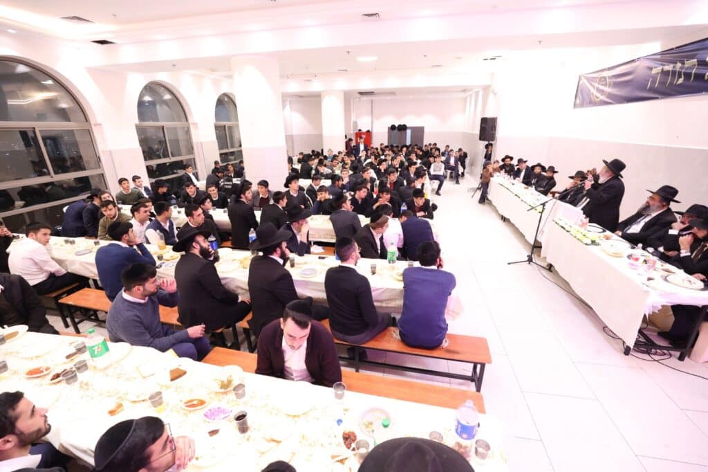  ראש הישיבה כתב הקדשות אישיות לכותבי החבורות