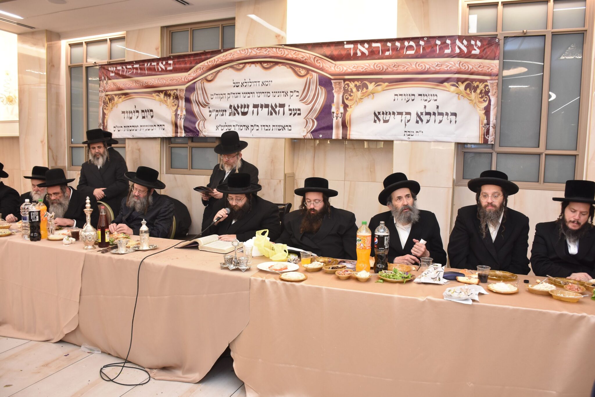 גלריה: הטיש של הרבי מצאנז זמיגרד גלריה: הטיש של הרבי מצאנז זמיגרד