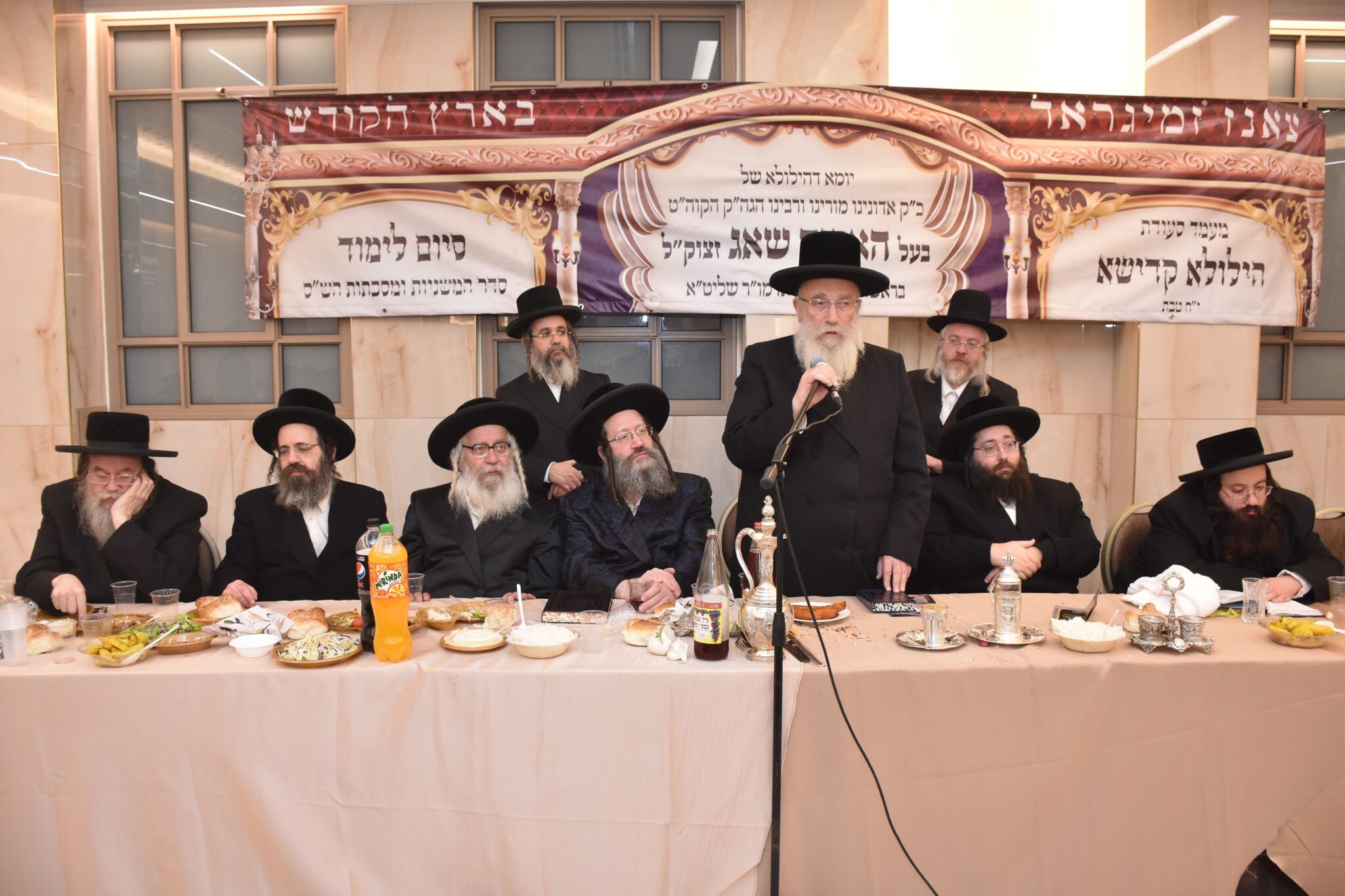 גלריה: הטיש של הרבי מצאנז זמיגרד גלריה: הטיש של הרבי מצאנז זמיגרד