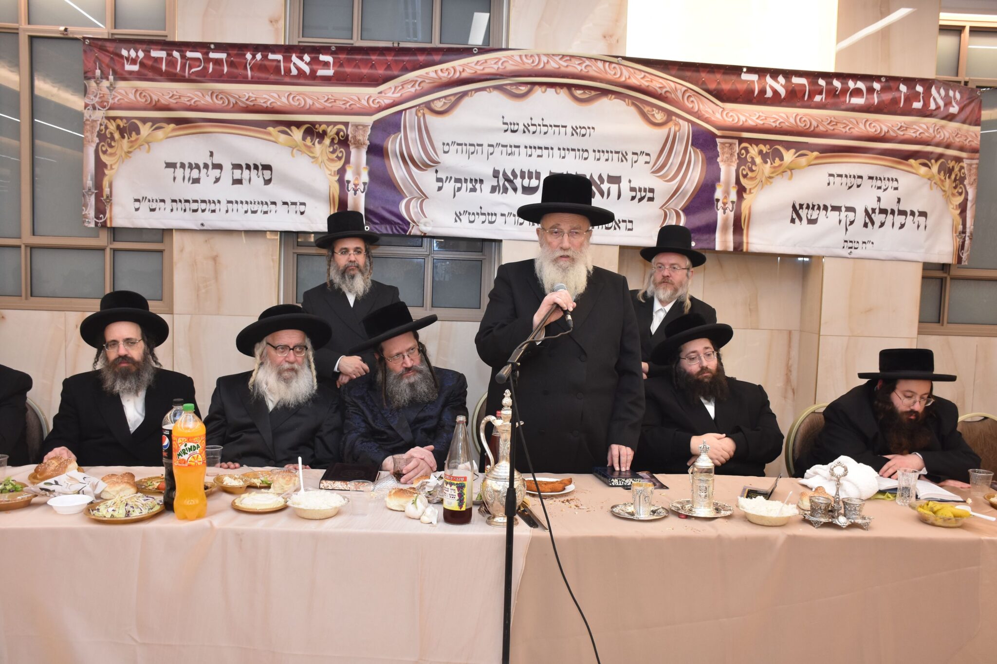 גלריה: הטיש של הרבי מצאנז זמיגרד גלריה: הטיש של הרבי מצאנז זמיגרד