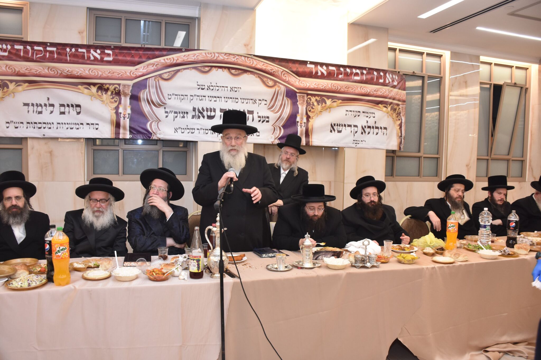 גלריה: הטיש של הרבי מצאנז זמיגרד גלריה: הטיש של הרבי מצאנז זמיגרד