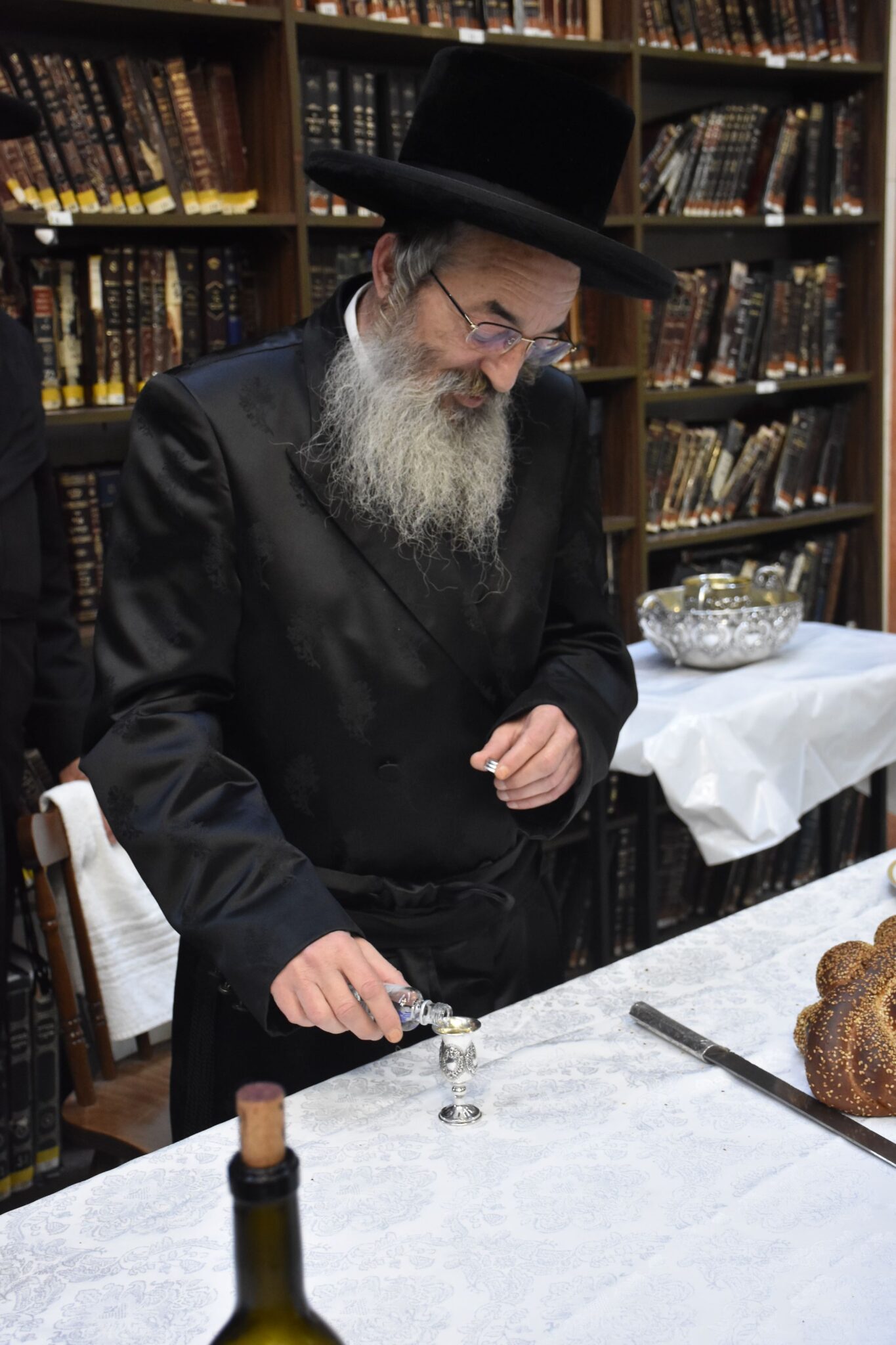טיש בלעלוב: האדמו"ר ערך את שולחנו 