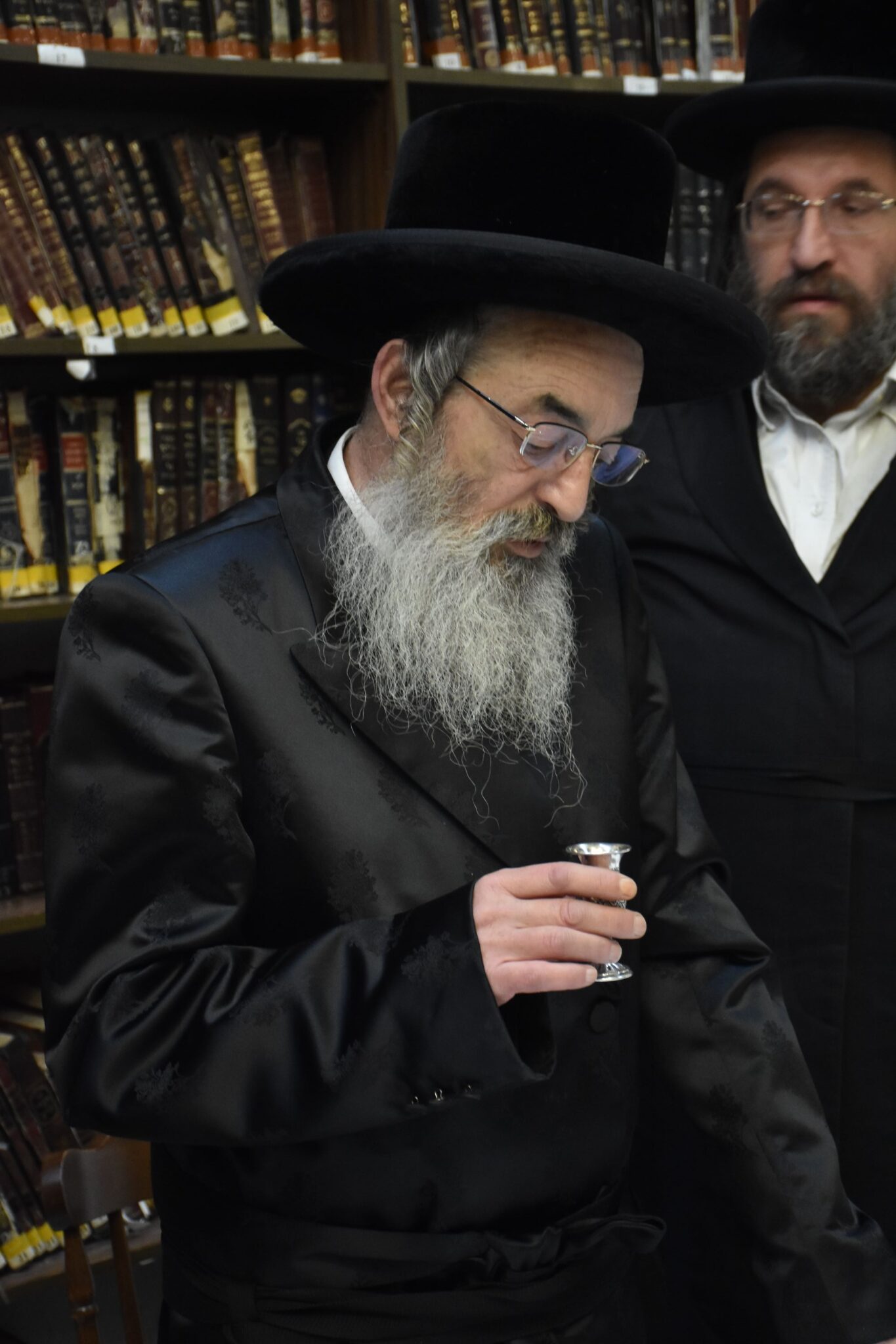 טיש בלעלוב: האדמו"ר ערך את שולחנו 