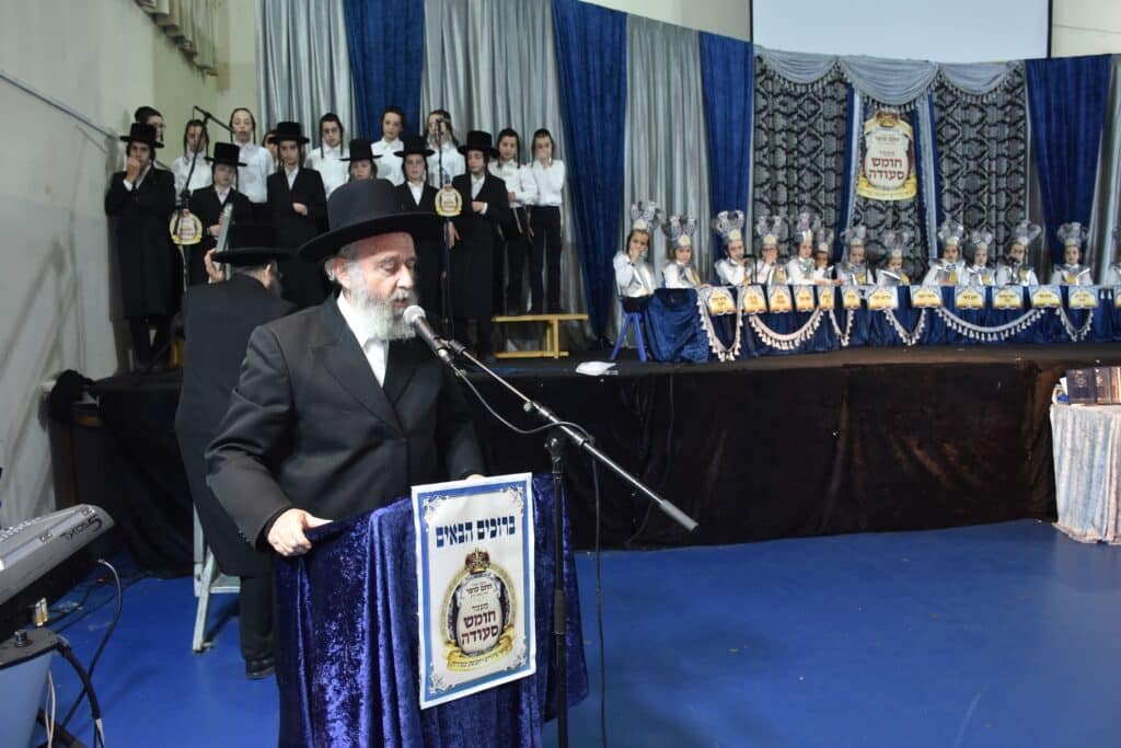 ההורים געו בבכי: מסיבת חומש לילדי ת"ת "חתם סופר"