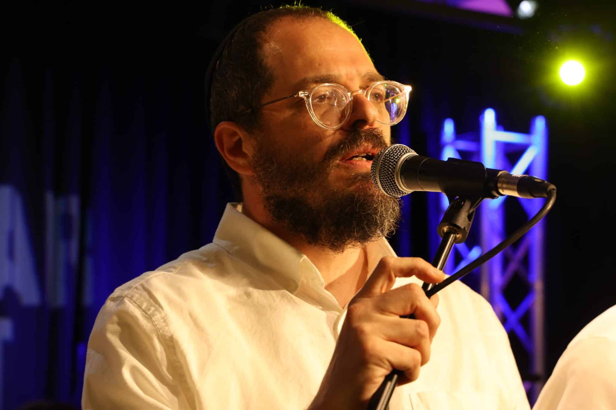 ת"א: ברק גרוסברג אירח את הכוכבים החרדיים בהופעת בוטיק