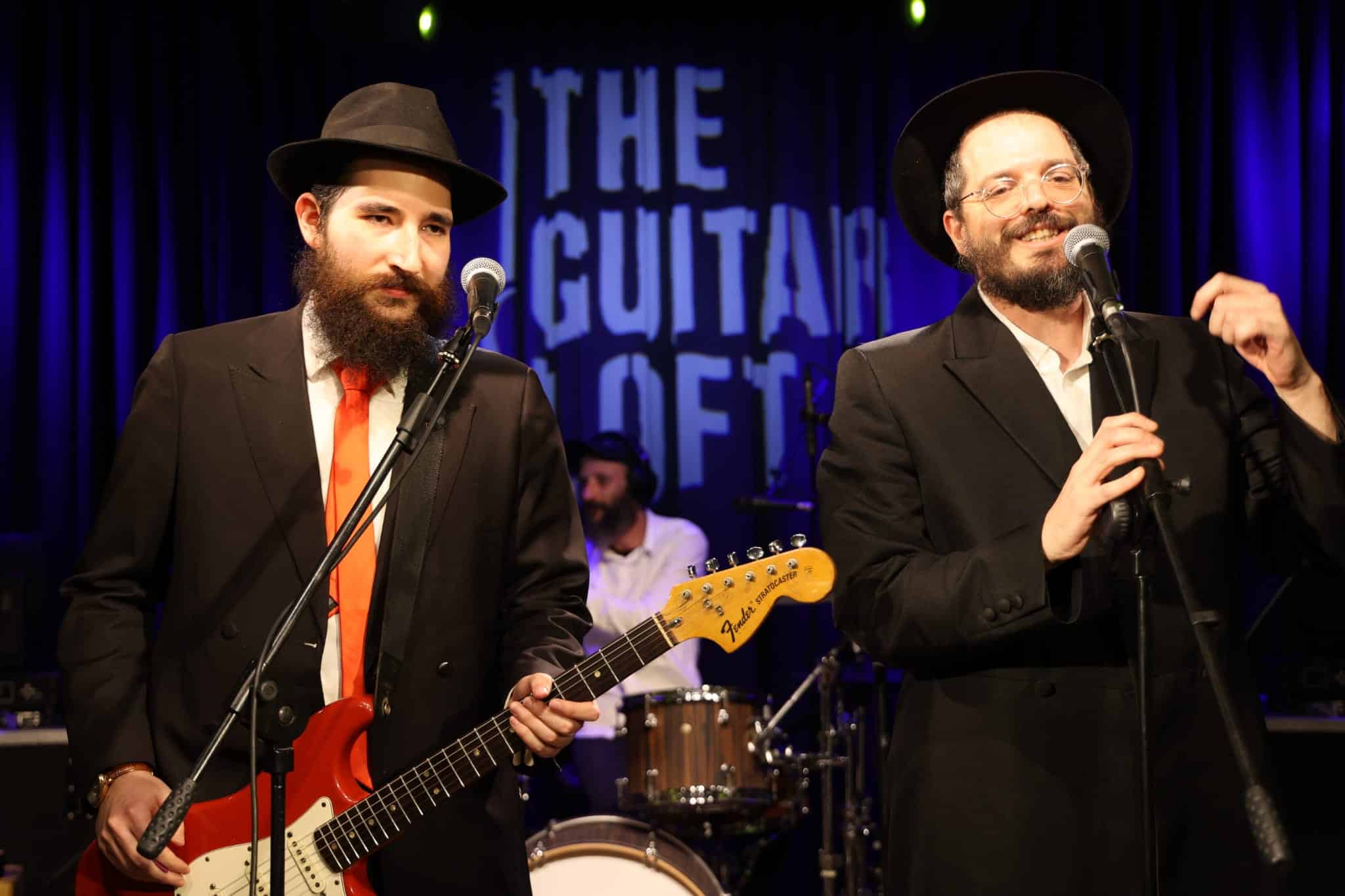 ת"א: ברק גרוסברג אירח את הכוכבים החרדיים בהופעת בוטיק