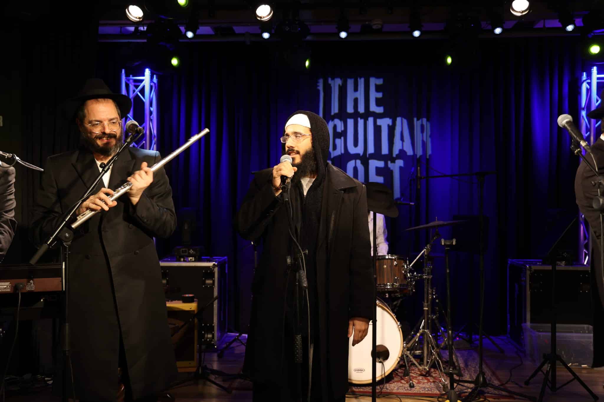 ת"א: ברק גרוסברג אירח את הכוכבים החרדיים בהופעת בוטיק