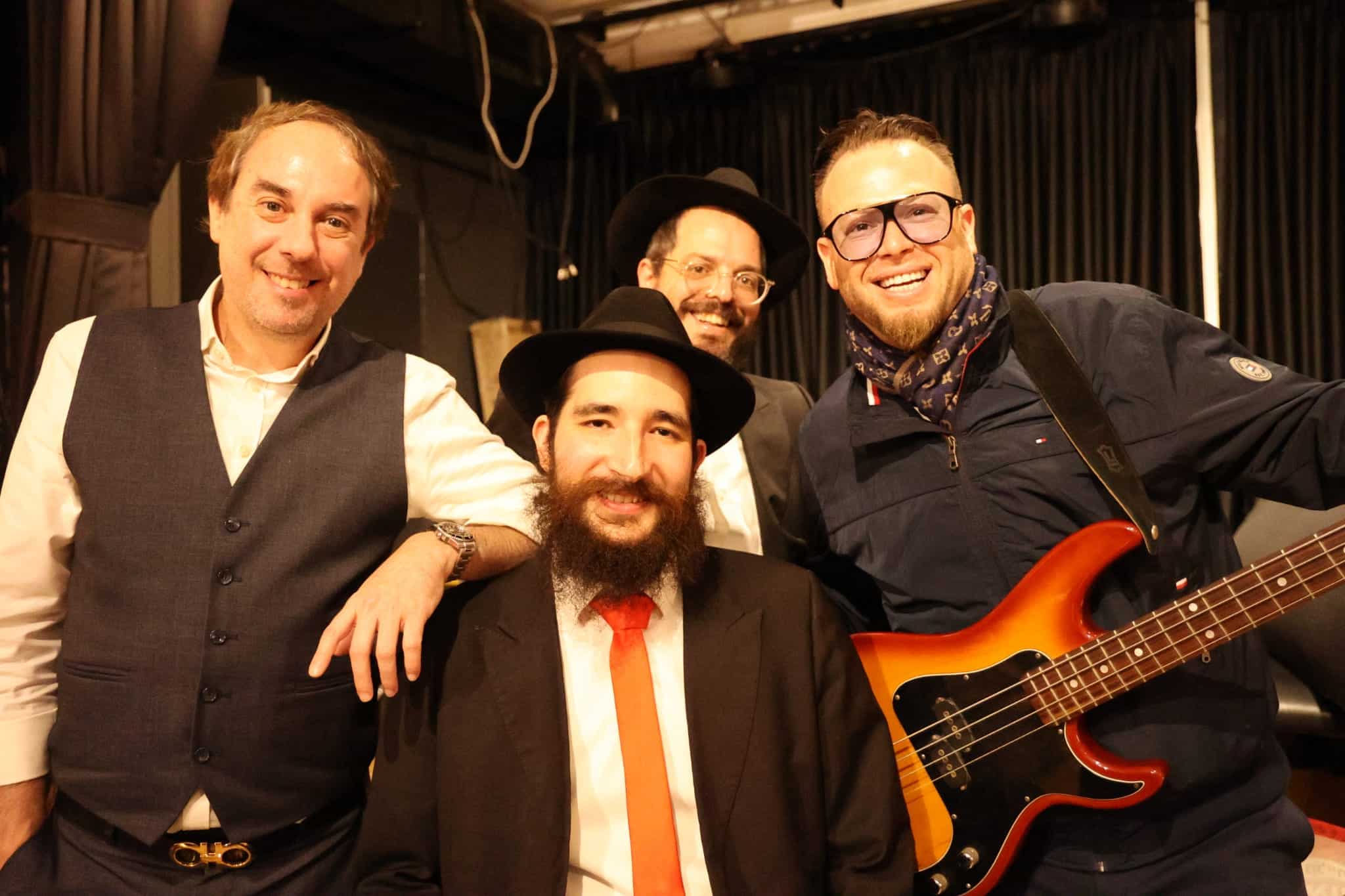 ת"א: ברק גרוסברג אירח את הכוכבים החרדיים בהופעת בוטיק