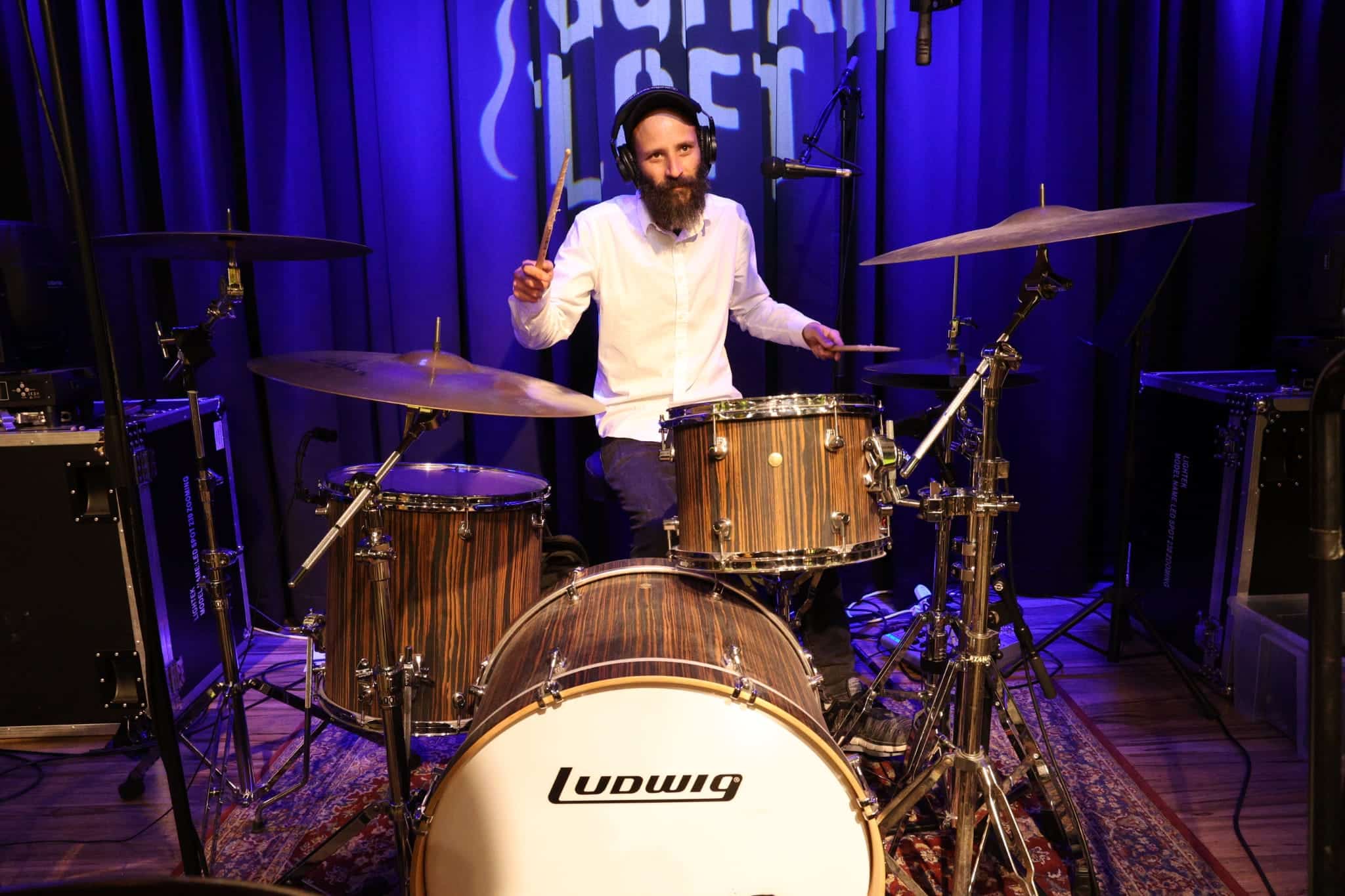 ת"א: ברק גרוסברג אירח את הכוכבים החרדיים בהופעת בוטיק