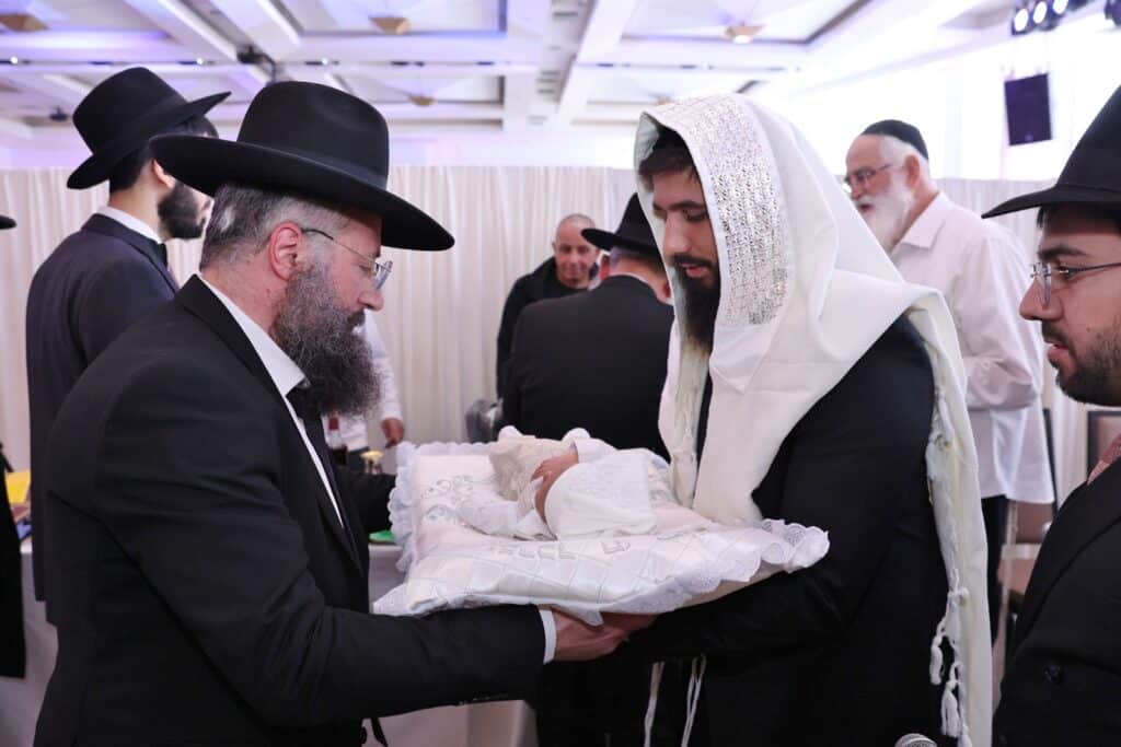 הניח את התינוק על ציון הבבא סאלי והצהבת נעלמה