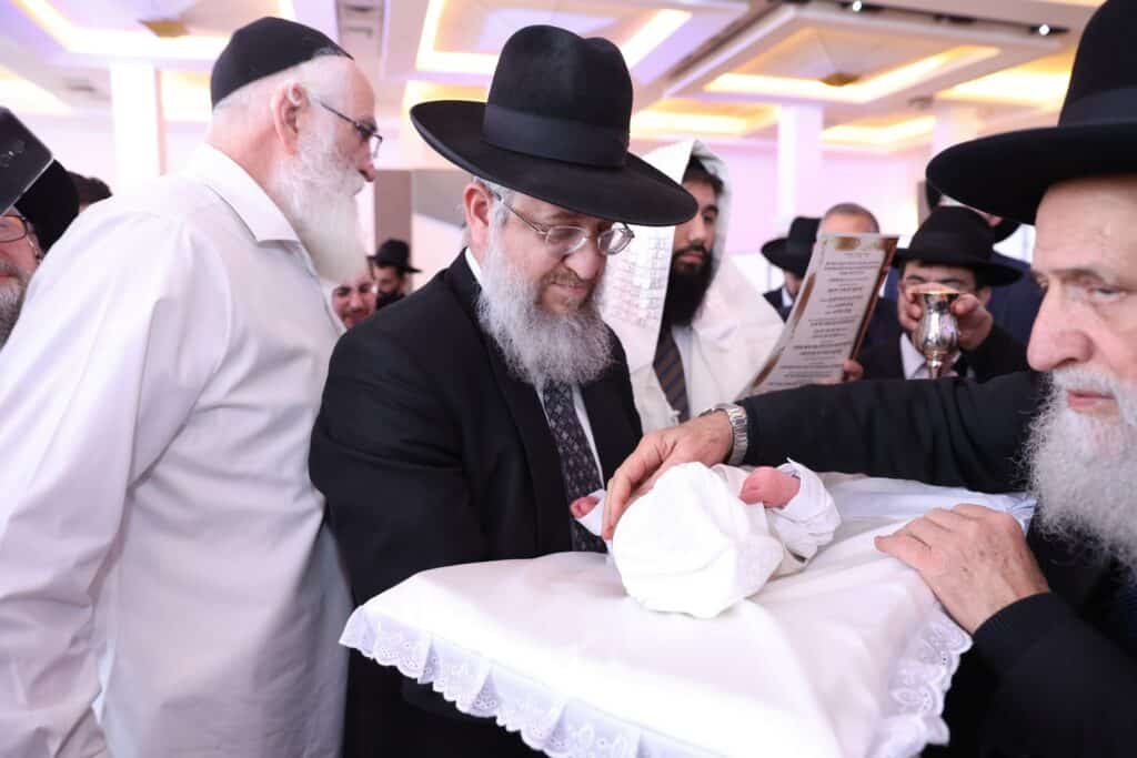 הניח את התינוק על ציון הבבא סאלי והצהבת נעלמה