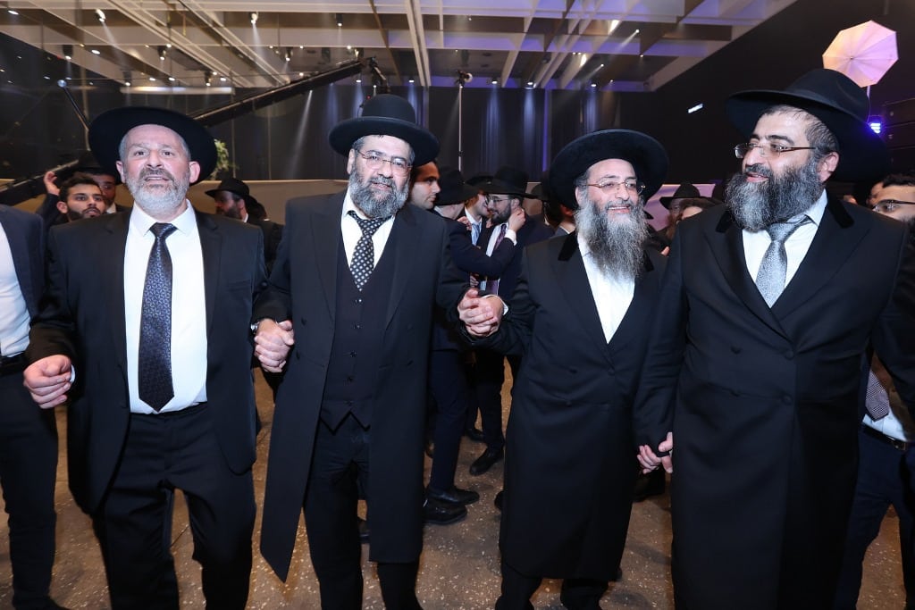 המשפיע מכפר סבא חיתן את בתו הבכורה, כולם הגיעו לברך