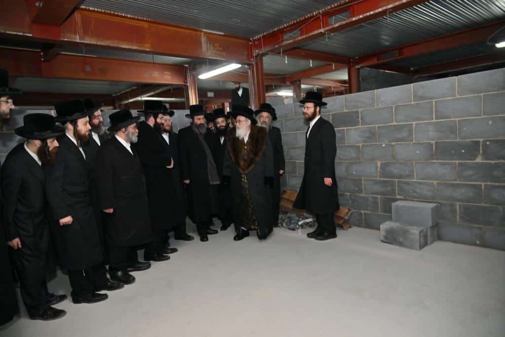 לונדון התרגשה: ביקור הבזק של האדמו"ר מויז'ניץ