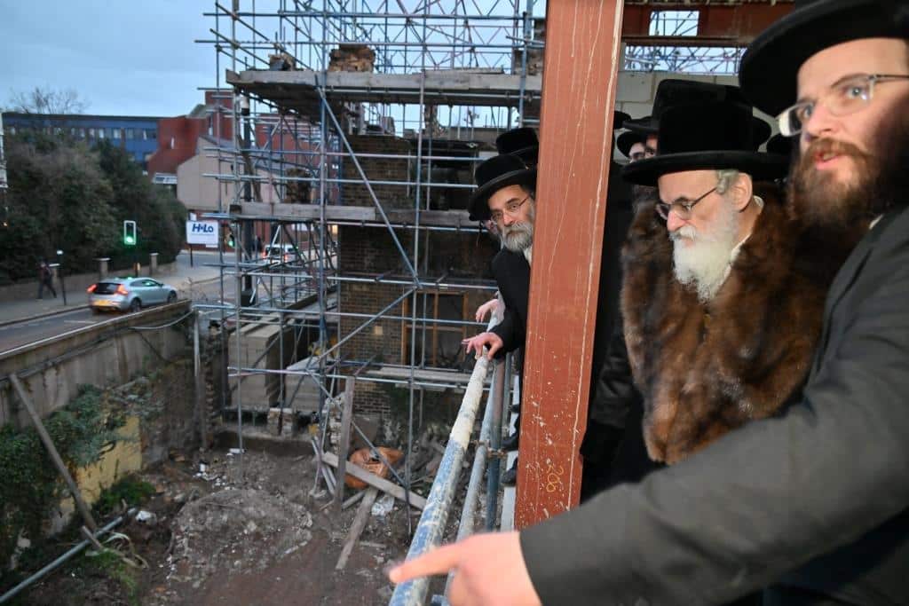 לונדון התרגשה: ביקור הבזק של האדמו"ר מויז'ניץ