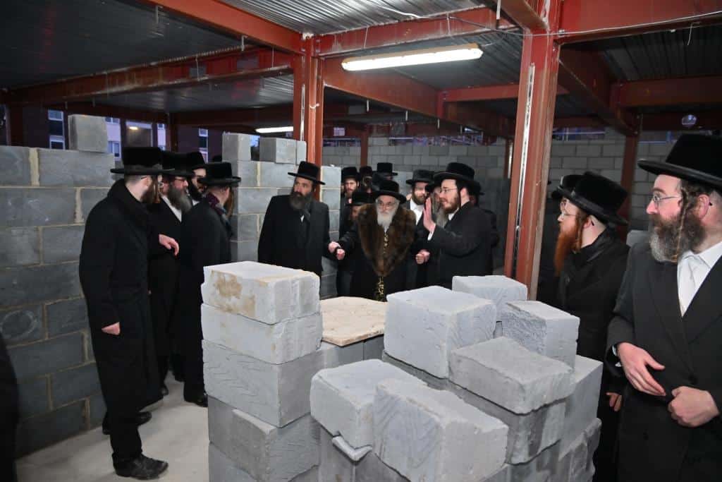 לונדון התרגשה: ביקור הבזק של האדמו"ר מויז'ניץ