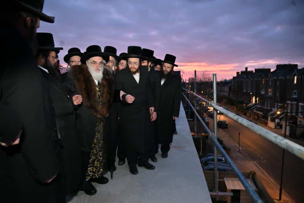 לונדון התרגשה: ביקור הבזק של האדמו"ר מויז'ניץ