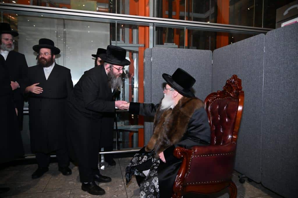 לונדון התרגשה: ביקור הבזק של האדמו"ר מויז'ניץ
