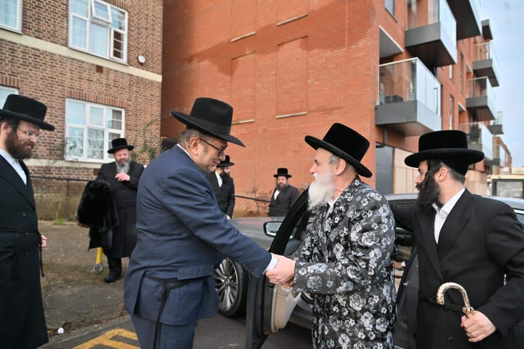 לונדון התרגשה: ביקור הבזק של האדמו"ר מויז'ניץ