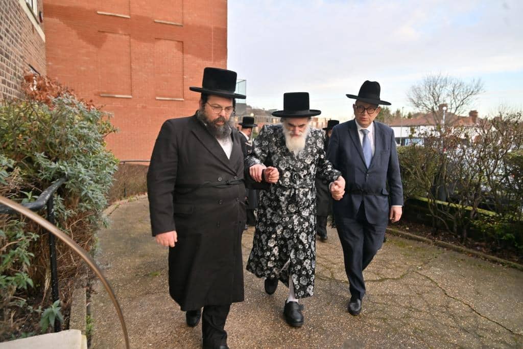 לונדון התרגשה: ביקור הבזק של האדמו"ר מויז'ניץ