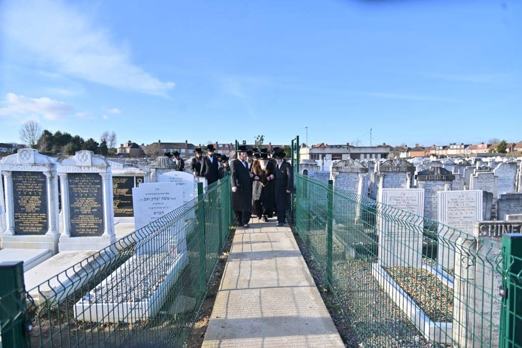 לונדון התרגשה: ביקור הבזק של האדמו"ר מויז'ניץ