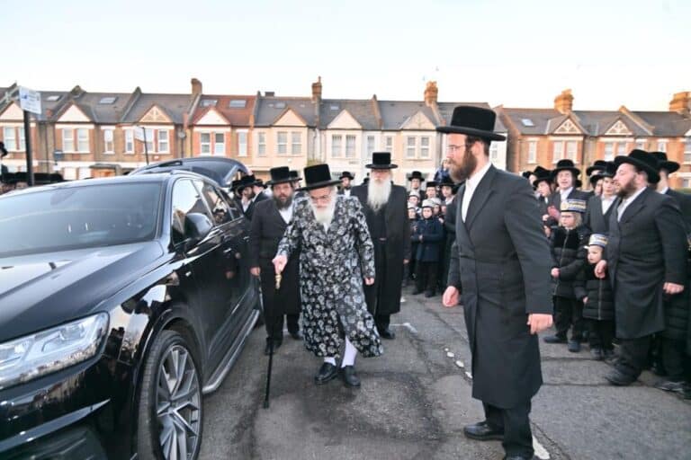 לונדון התרגשה: ביקור הבזק של האדמו"ר מויז'ניץ