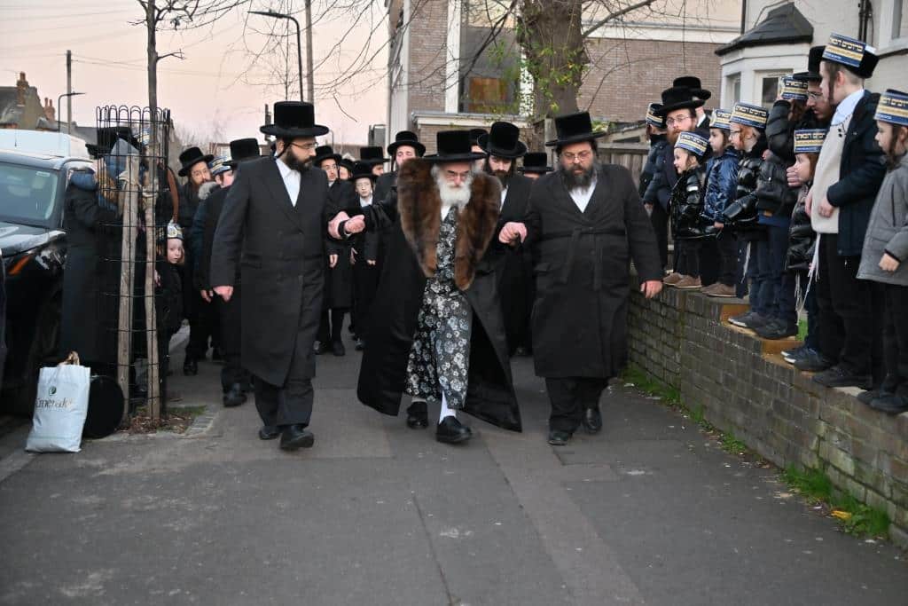 לונדון התרגשה: ביקור הבזק של האדמו"ר מויז'ניץ