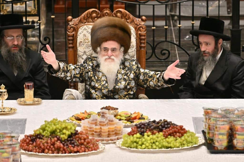 גלריה: ט"ו בשבט בחצר הקודש ויז'ניץ